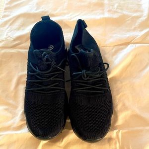 Sneakers/Tennis Shoes